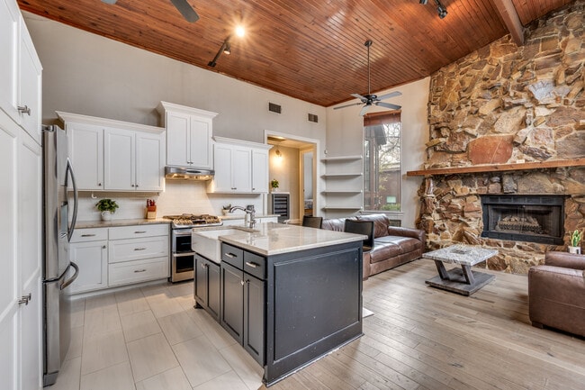 Foto del edificio - 9026 San Leandro Dr