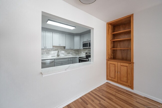 Foto del edificio - 664 Main Ave