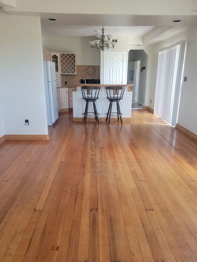 Building Photo - ALL PROSPECTIVE TENANTS MUST SUBMIT A $58 ...