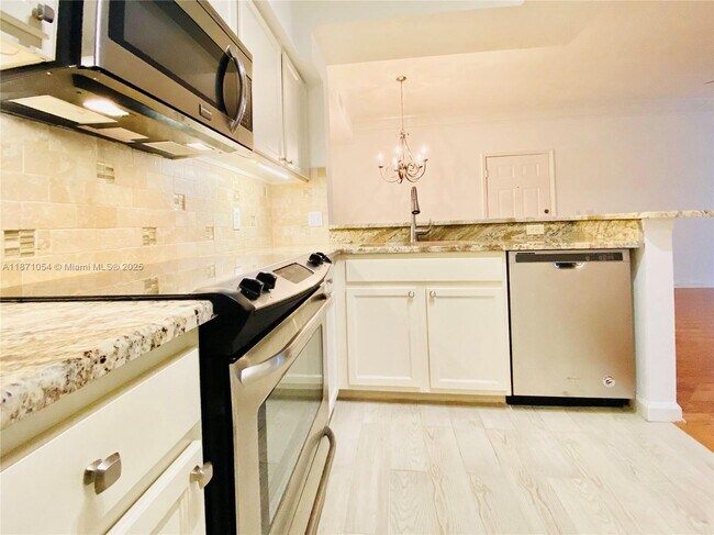 Foto del edificio - 1103 Myrtlewood Cir E