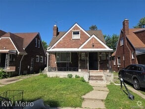 Building Photo - 8595 Cloverlawn Ave