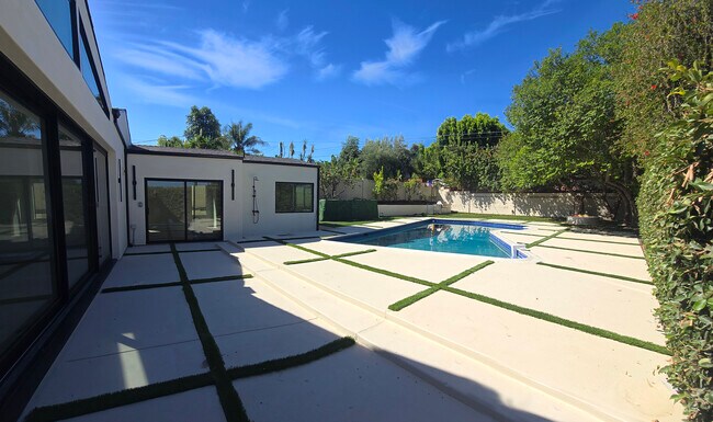 Foto del edificio - 4501 Canoga Dr