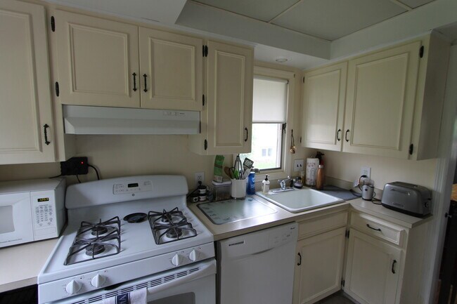 Foto del edificio - Beautiful 2-bedroom Charmer in Aksarben