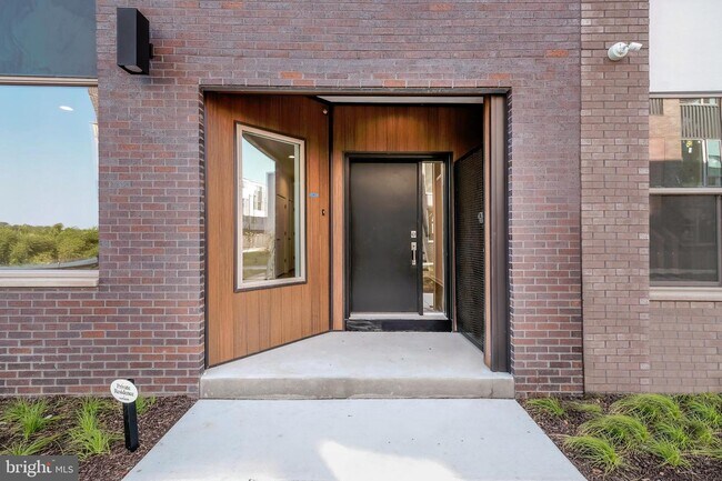 Building Photo - 3208 BIRCH VIEW Walk