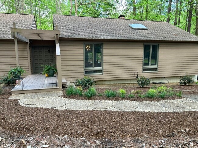 Building Photo - 104 Jerdone Rd