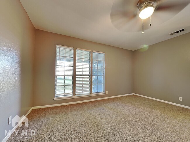 Foto del edificio - 1010 N Meadows Dr