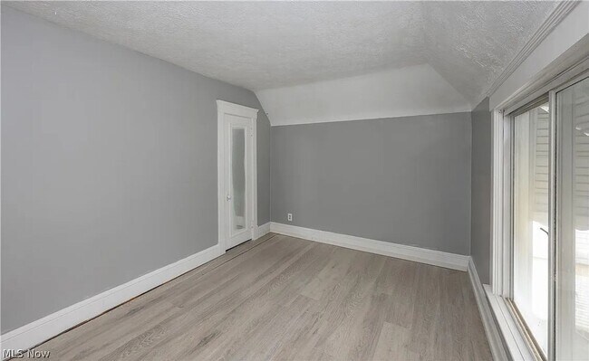 Building Photo - Comfortable & Convenient Cleveland Living