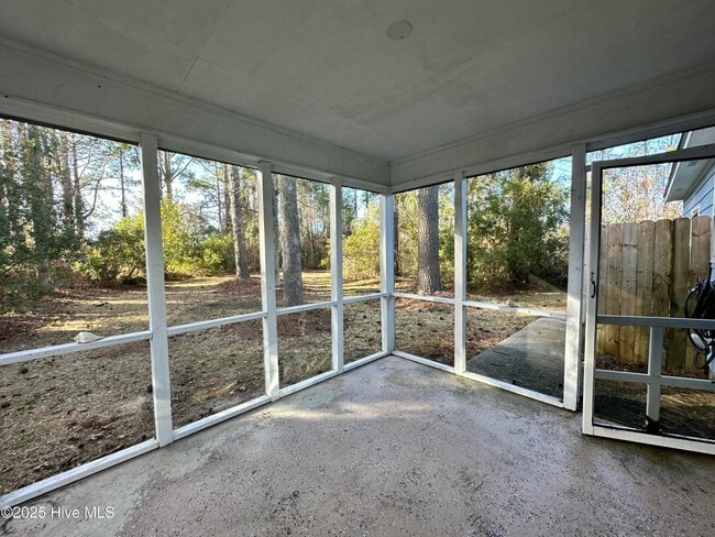 Foto del edificio - 402 Sycamore Dr