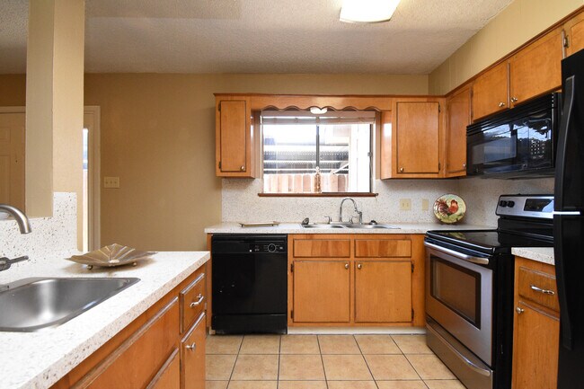 Building Photo - 207 Palmwood Dr