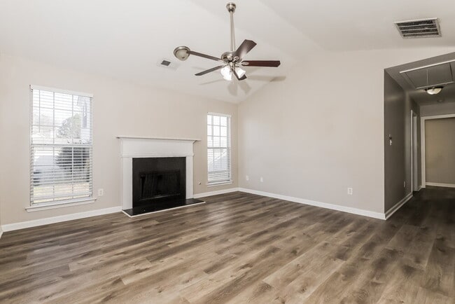 Foto del edificio - 5687 Eagles Feather Ln