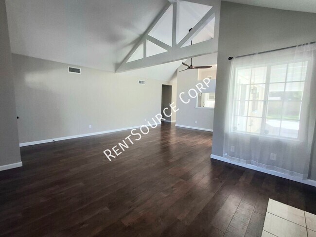 Foto del edificio - 23910 Clayton Ct