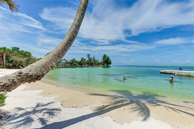 Foto del edificio - 11 Sandy Cove Rd