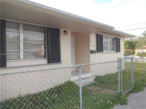 Building Photo - 1602 SW 25th Ave