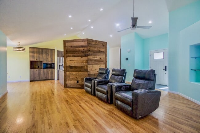 Building Photo - "Luxurious 5-Bedroom Eden Retreat with Sce...