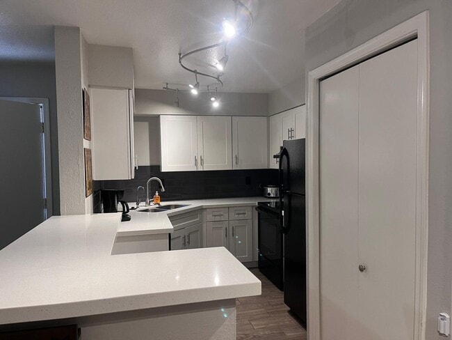 Photo - 533 W Guadalupe Rd Apartment