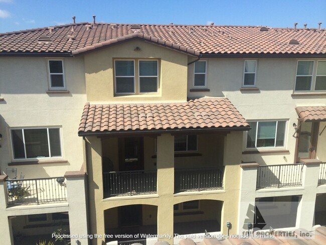 Building Photo - Beautiful Upgraded 3 Bd 3.5 Bth w/Large Bo...