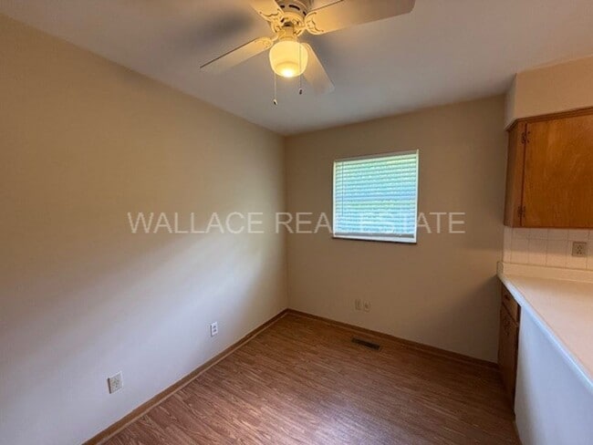 Building Photo - NO STEPS...RANCHER HOME LOCATED IN FARRAGU...