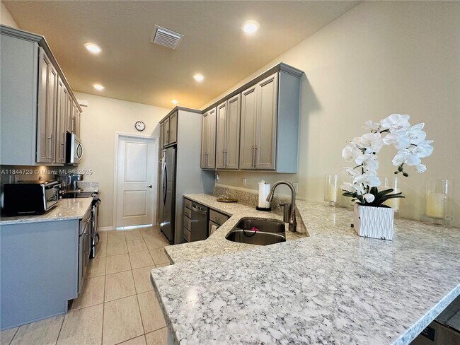 Building Photo - 4950 Eucalyptus Dr