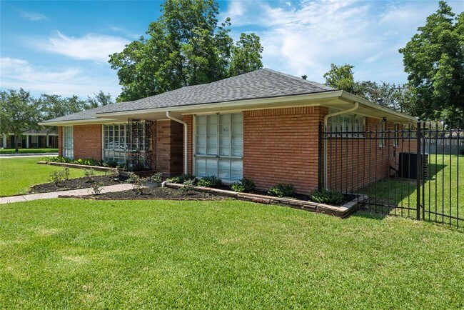 Building Photo - 3830 Linkwood Dr