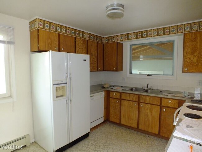 Foto del edificio - 3 br, 1 bath House - Frontage Road blue