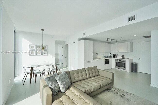 Foto del edificio - 501 NE 31st St