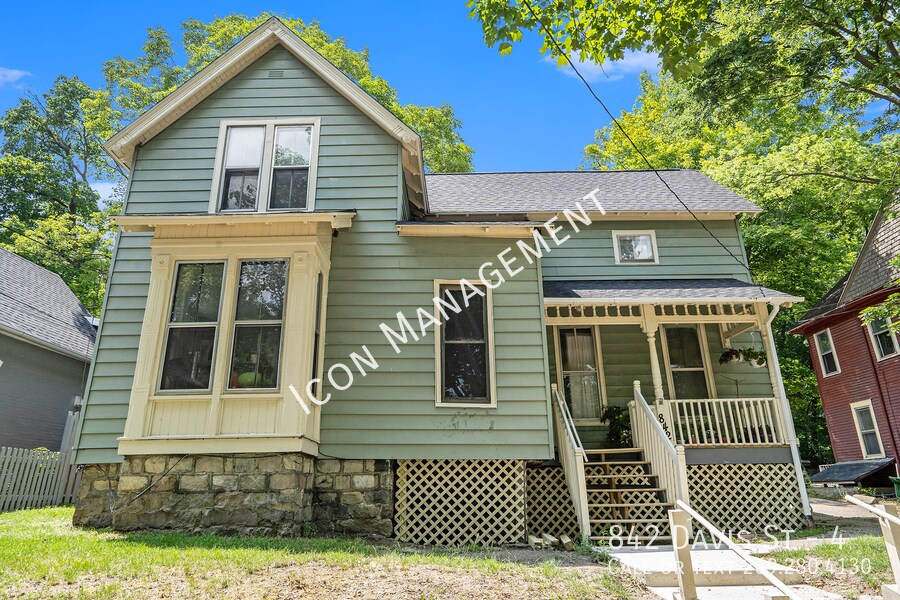 Foto principal - 842 Davis St