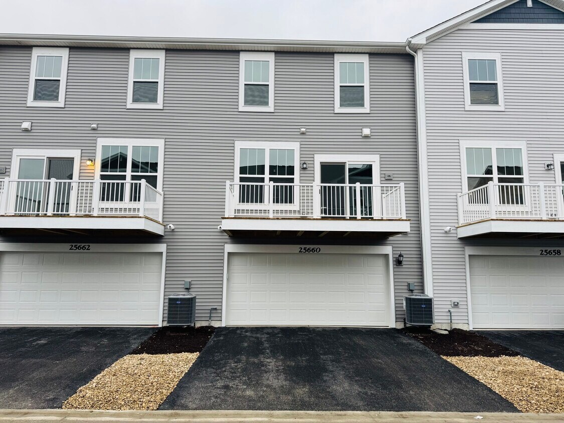 Primary Photo - 25660 W Yorkshire Dr