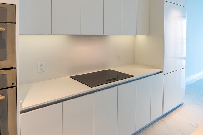 Foto del edificio - 700 NE 24th St