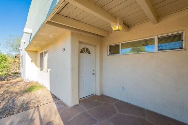 Building Photo - 436 E Waverly St