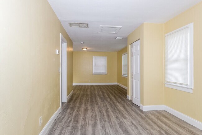 Foto del edificio - 930 N J St