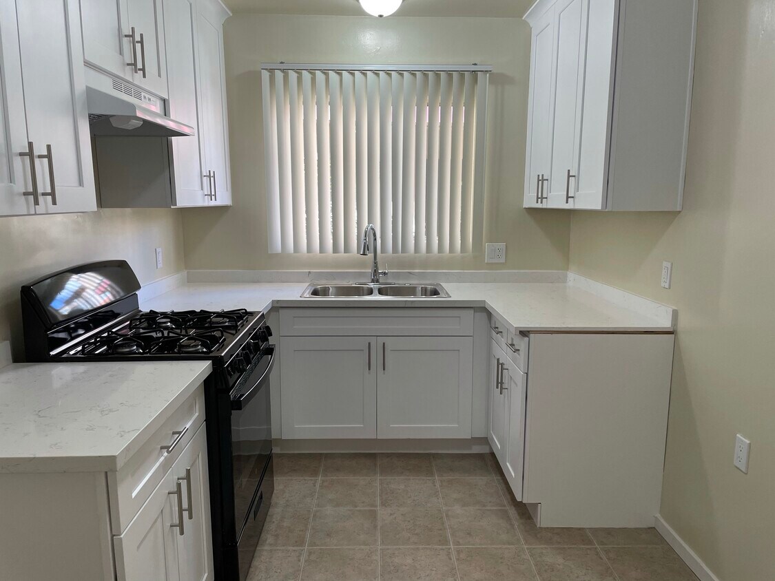 Kitchen - 8024 Woodman Ave
