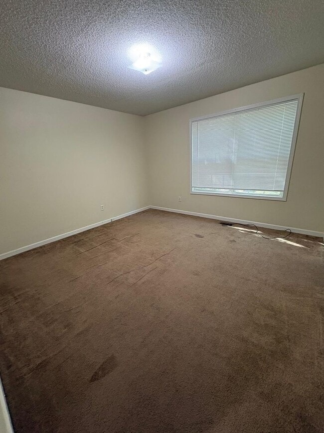 Building Photo - 886 Eagles Nest Cir