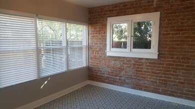 Building Photo - 710 N 6th Ave