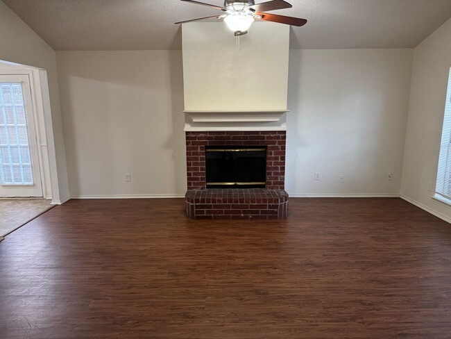 Building Photo - Nice 1 Story home in Crowley ISD