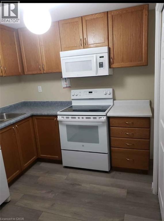 Photo du bâtiment - 679 Commonwealth Crescent