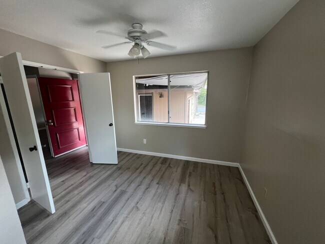 Foto del edificio - Completely remodeled 2-bedroom, 2-bathroom...
