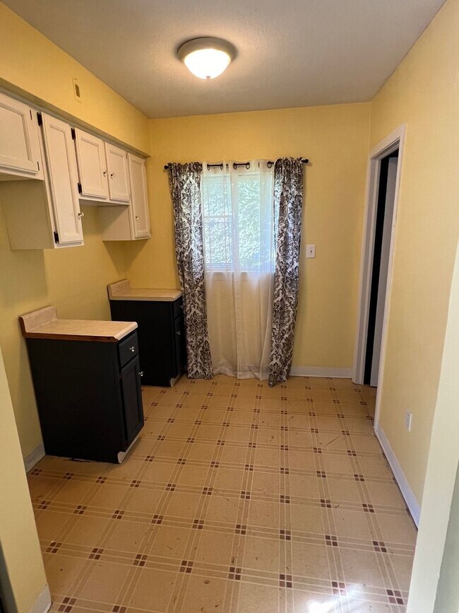 Building Photo - YO UPPER SOUTH 2 BED/2 BATH HOME