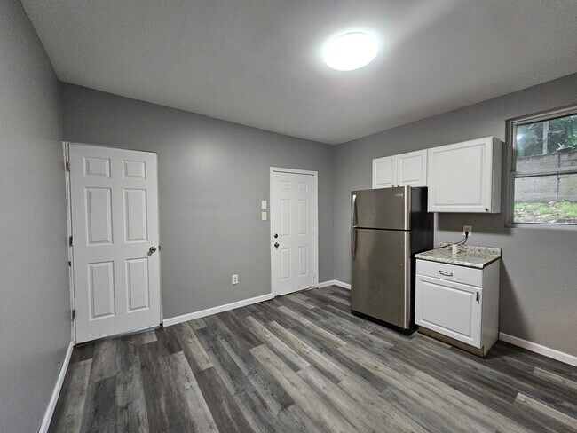 Foto del edificio - Newly updated 1 bedroom 1 bath apartment for rent!