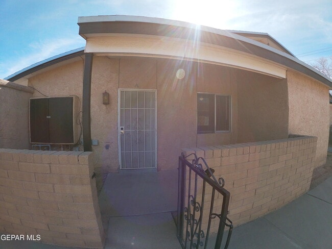 Building Photo - 1905 Karen Sue Pl