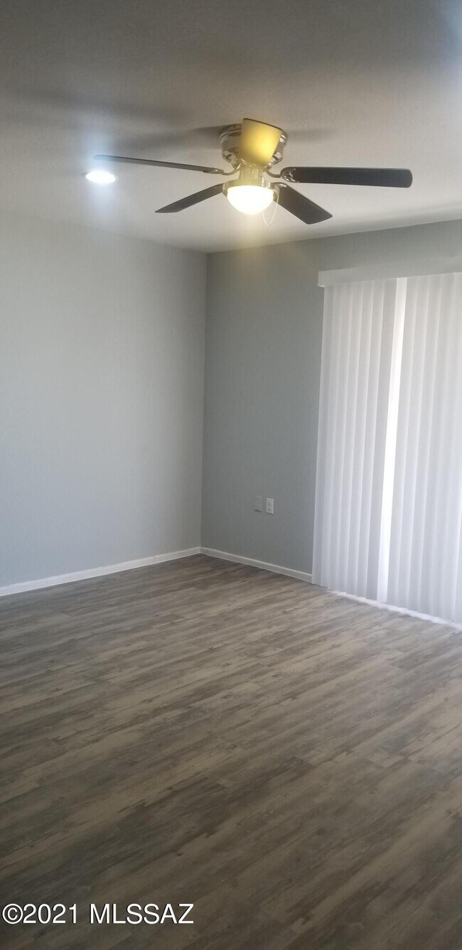 Building Photo - 9420 E Speedway Blvd