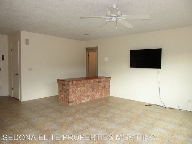 Building Photo - 150 Stutz Bearcat Dr