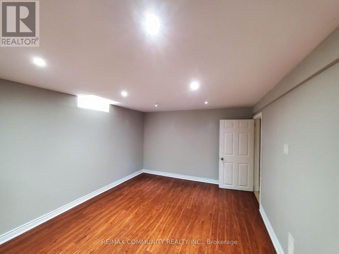 Photo du bâtiment - 69 Tangmere Crescent