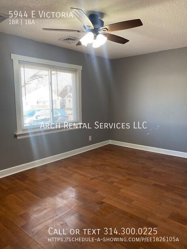 Building Photo - 5944 E Victoria-