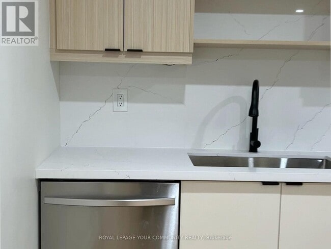 Building Photo - 18 Macbride Crescent