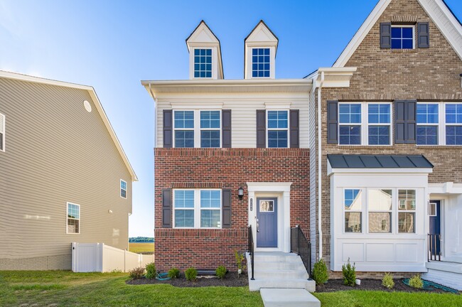 Building Photo - 2244 Marcy Dr