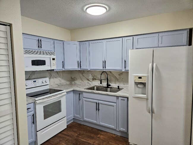 Foto del edificio - 3950 SE 17th Ct