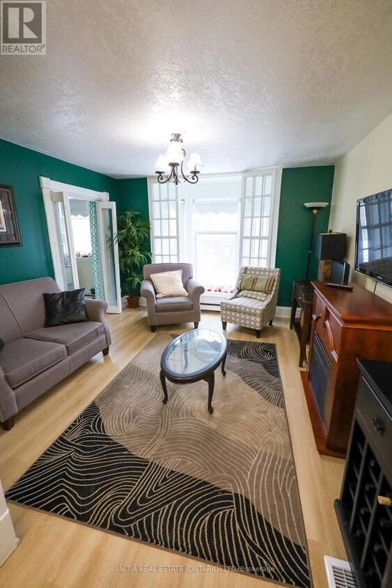Photo principale - 552 Adelaide St N