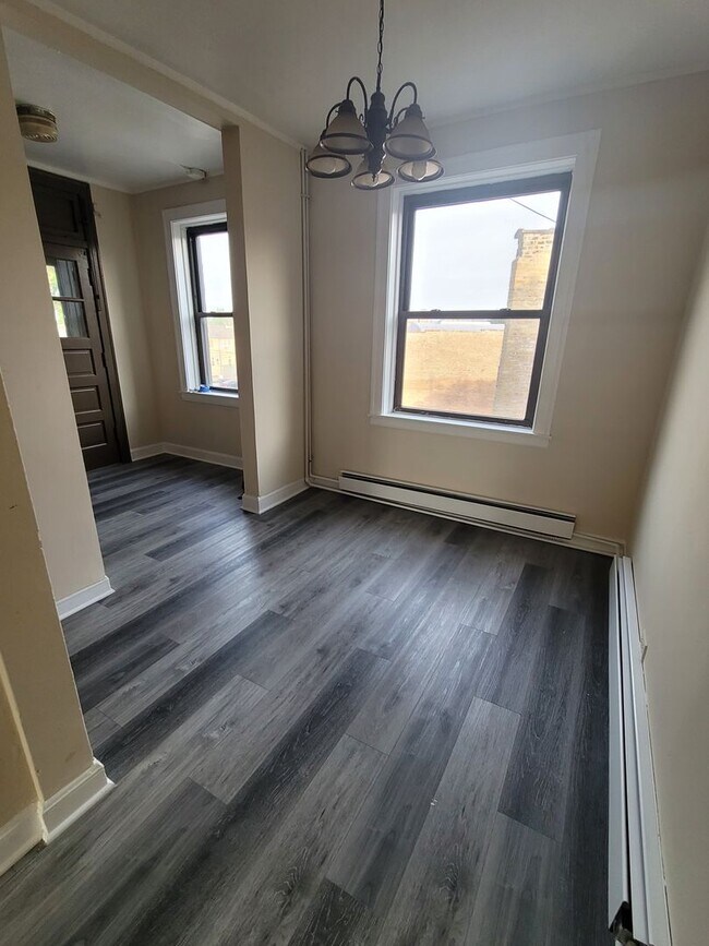 Interior Photo - 4425-31 N. Milwaukee &amp; 5055-65 W. Agatite