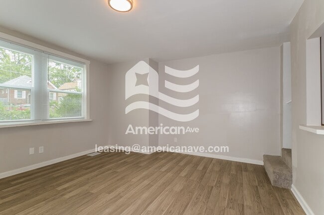 Building Photo - 814 Wachtel Ave