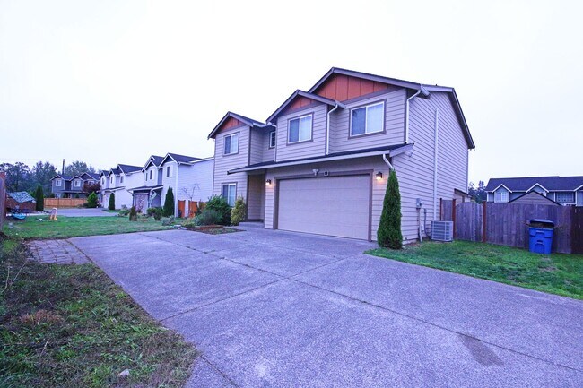 Building Photo - Spacious move in ready 5+bedroom 2.5-bathr...